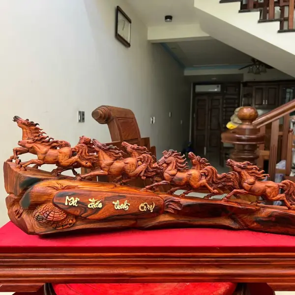 Tượng Gỗ Bát Mã Gỗ Trắc Việt Liền Khối